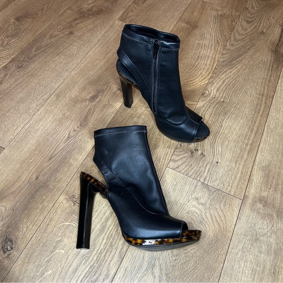 Diane von Furstenberg black leather, tortoise leather bootie heel - Size 8 - Picture 2 of 10